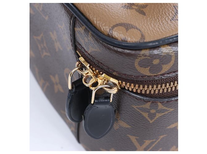 Borsa a tracolla Louis Vuitton Vanity NV PM Monogram Reverse in marrone M45165 - vista 6