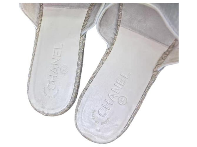 Chanel Mules Espadrilles in Pelle Nero e Bianco CC - vista 5