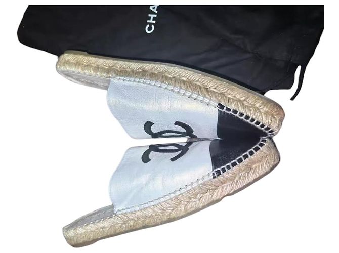 Chanel Mules Espadrilles in Pelle Nero e Bianco CC - vista 6