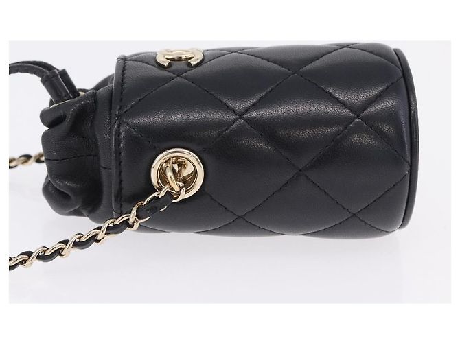 Chanel Drawstring Bucket with Chain Quilted Lambskin Mini Nero - vista 4