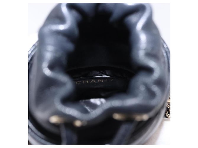 Chanel Drawstring Bucket with Chain Quilted Lambskin Mini Nero - vista 6