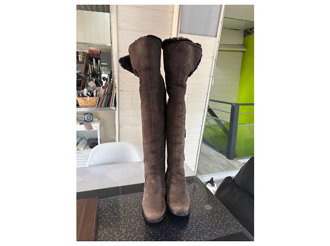 Céline Braune hohe Wildlederstiefel mit Pelzfutter - Ansicht 6