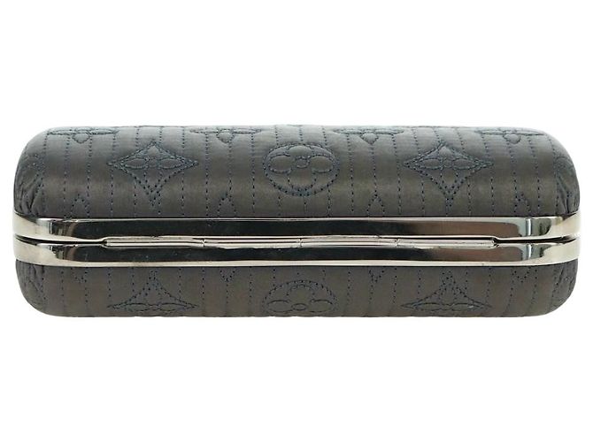 Louis Vuitton Motard Minaudiere Monogram Satin Marrone - vista 4