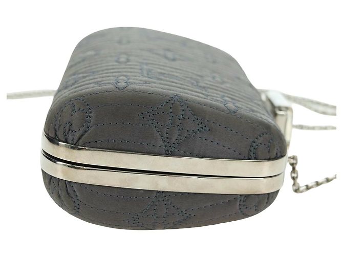 Louis Vuitton Motard Minaudiere Monogram Satin Marrone - vista 5
