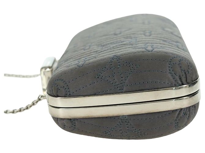Louis Vuitton Motard Minaudiere Monogram Satin Marrone - vista 6