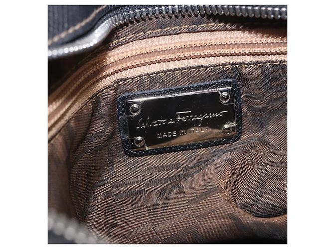 Salvatore Ferragamo Gancini Shoulder Bag Leather Black Silver - vista 22