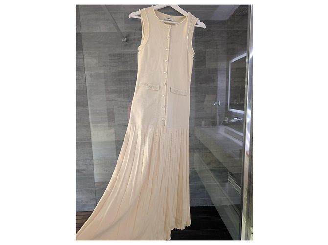 Sandro langes Strickkleid in Beige mit Perlenverzierung Creme - Ansicht 2