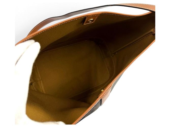 Céline Borsa a secchiello media in pelle Celine Triomphe Marrone - vista 7