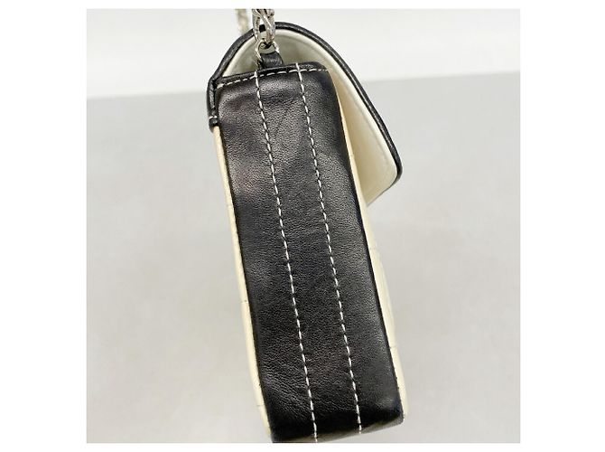 Borsa a tracolla con catena Chanel Chocolate Bar Nero Bianco - vista 13