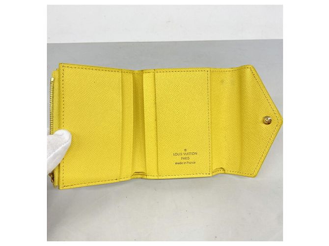 Cartera Louis Vuitton Tri-fold en Damier Azur Blanco - vista 3