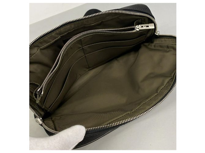 Sac ceinture Louis Vuitton Damier Géant Acrobat Noir - vue 4