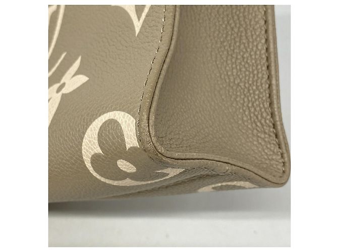 Borsa Louis Vuitton Monogram Empreinte Bicolor OnTheGo BB Beige - vista 6