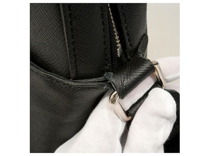 Borsa a tracolla Louis Vuitton Taiga Anton MM Nero - vista 7