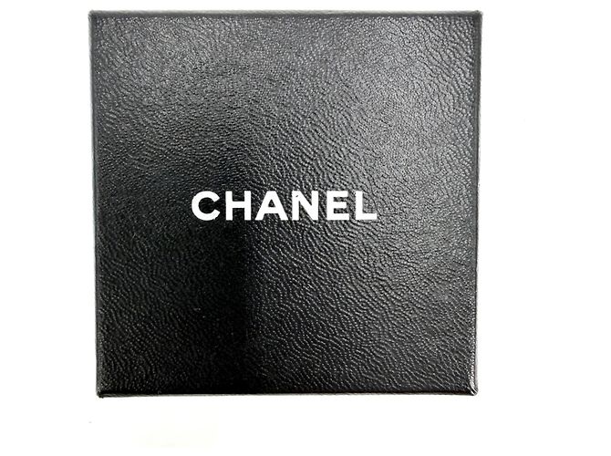 Bracciale con charm bianco Chanel - vista 6