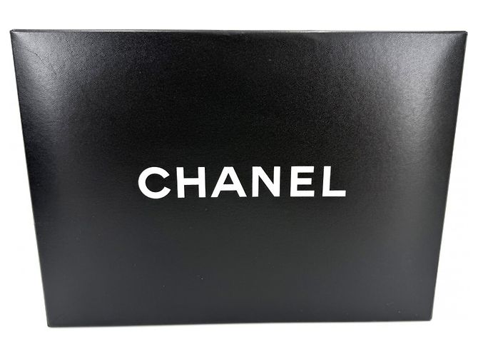 Borsa a tracolla Chanel Matelassé 25 Nero - vista 8