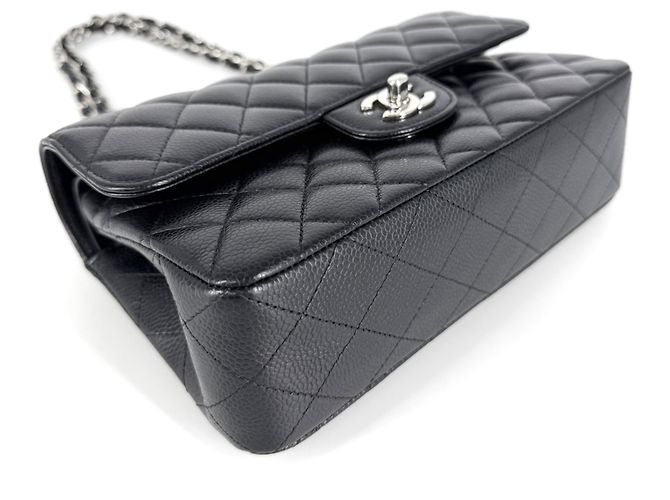 Borsa a tracolla Chanel Matelassé 23 Nero Bianco - vista 3