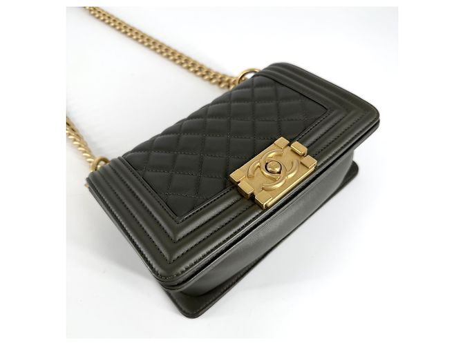 Borsa a tracolla Chanel Matelassé Boy 20 Bianco Cachi - vista 3
