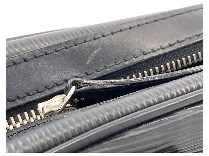 Borsa Boston Louis Vuitton Bowling Montaigne GM in pelle Epi Noir Nero - vista 12