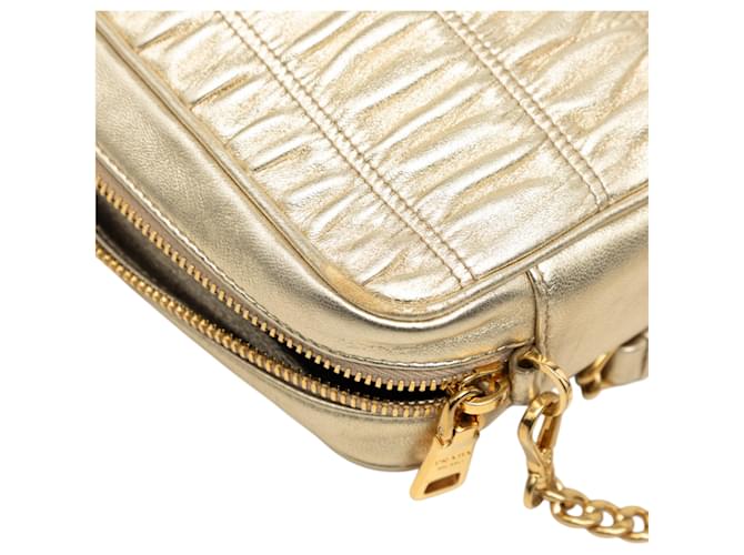 Borsa Camera Prada in Nappa Gaufre Oro D'oro - vista 6