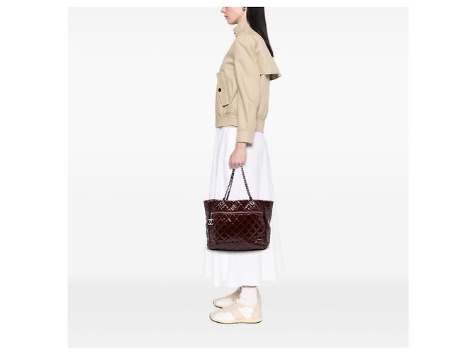 Chanel Ligne Tote aus rotem gestepptem Lackleder Chic and Glitter Bordeaux - Ansicht 6