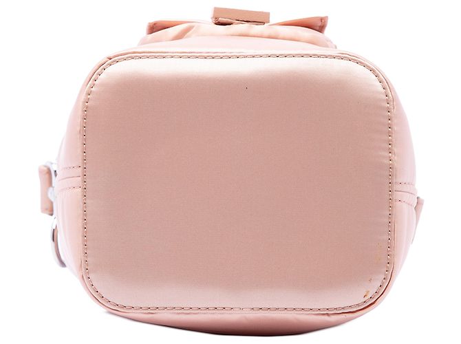 Mini borsa secchiello Fendi Mon Tresor in raso rosa - vista 3