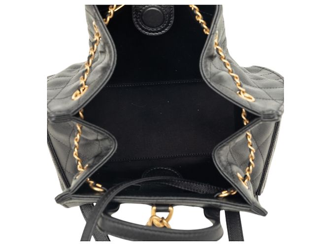 Chanel 25 Rucksack aus schwarzem gestepptem Kaviarleder, Medium - Ansicht 4