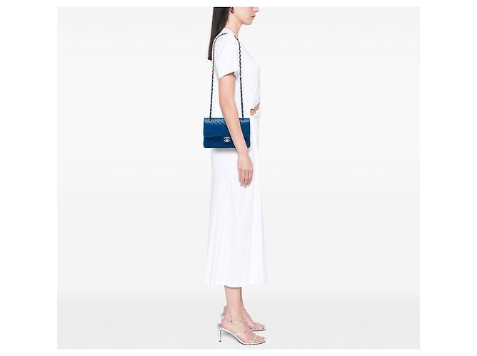 Chanel Blue Small Classic Chevron Lambskin Double Flap - vista 5