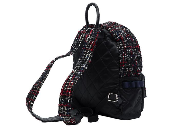Mochila Chanel Astronaut Essentials em nylon acolchoado preto e tweed - vista 2