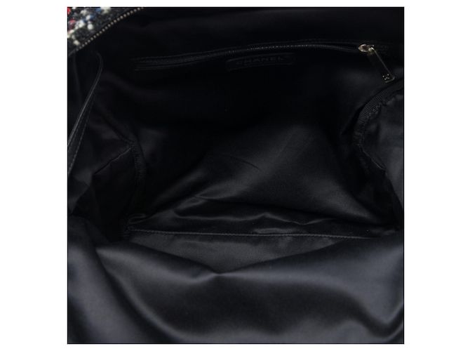 Mochila Chanel Astronaut Essentials em nylon acolchoado preto e tweed - vista 4
