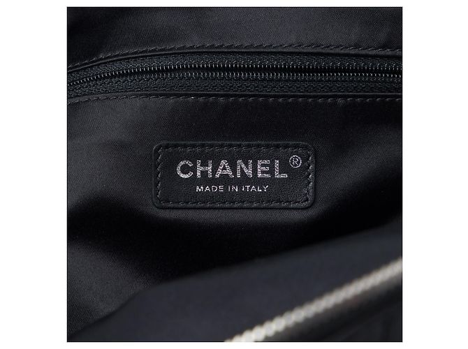 Mochila Chanel Astronaut Essentials em nylon acolchoado preto e tweed - vista 5