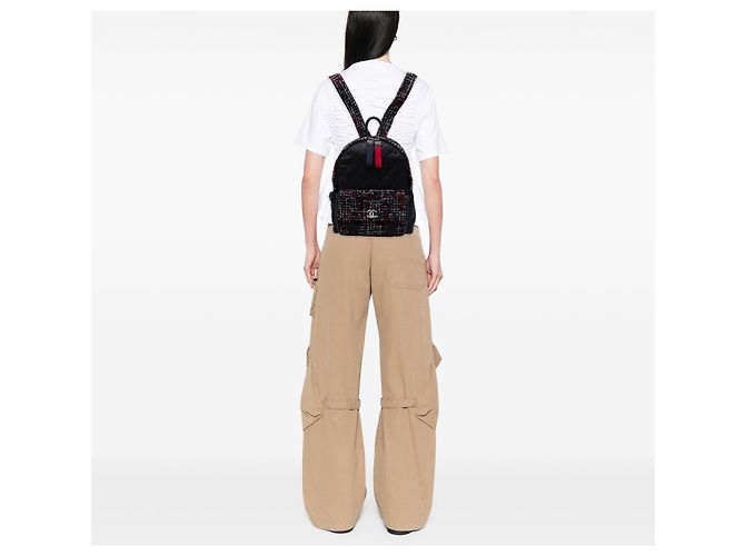 Mochila Chanel Astronaut Essentials em nylon acolchoado preto e tweed - vista 6