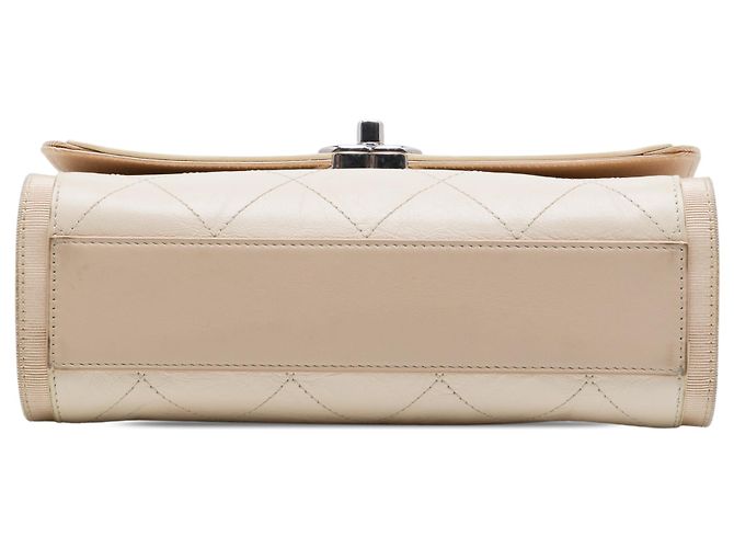 Chanel Brown CC Quilted Crumpled Calfskin and Grosgrain Flap Marrone Beige - vista 3
