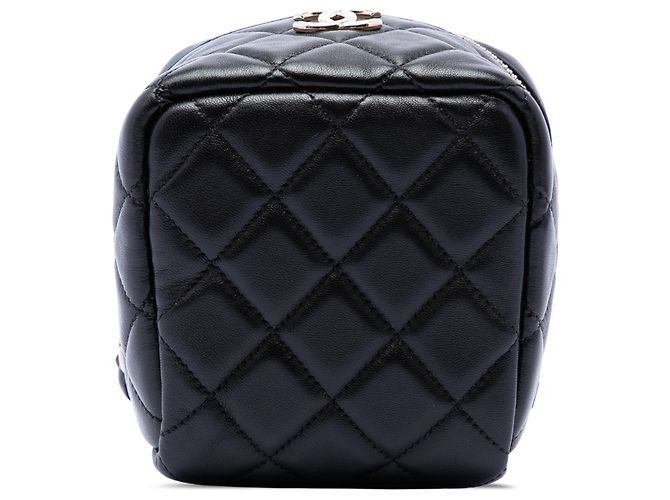 Chanel Vanity Case Cube in Pelle di Agnello Matelassé Nera CC Nero - vista 3
