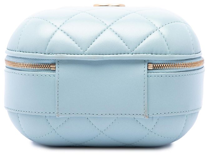 Vanity Beauty Case Chanel Blue Quilted Lambskin CC Bubble con catena Blu chiaro - vista 3