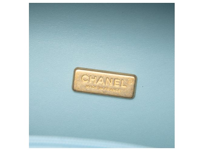 Vanity Beauty Case Chanel Blue Quilted Lambskin CC Bubble con catena Blu chiaro - vista 5