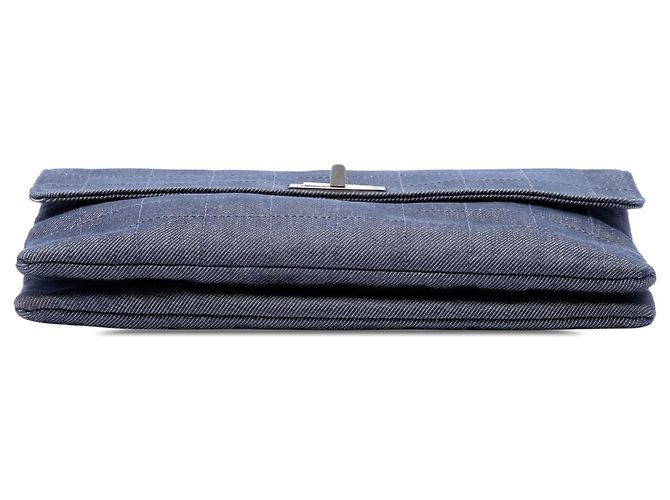 Chanel Blue Chocolate Bar Denim Reissue 2.55 Flap Azul - vista 3