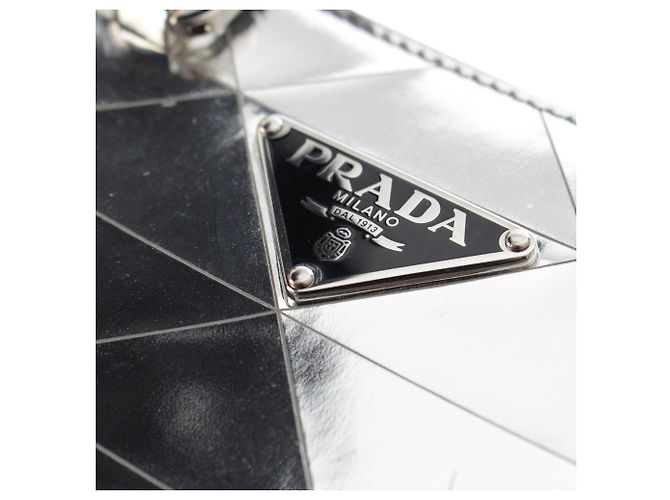 Tote Triangle Prada in pelle Spazzolato metallizzata argento - vista 8