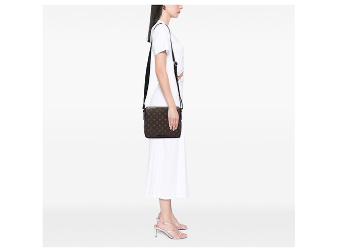 Louis Vuitton Brown Monogram Macassar District PM Marrone - vista 5