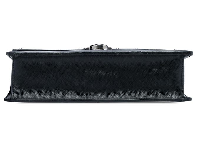 Pochette da polso Prada in Saffiano nero con borchie e chiusura push lock - vista 3