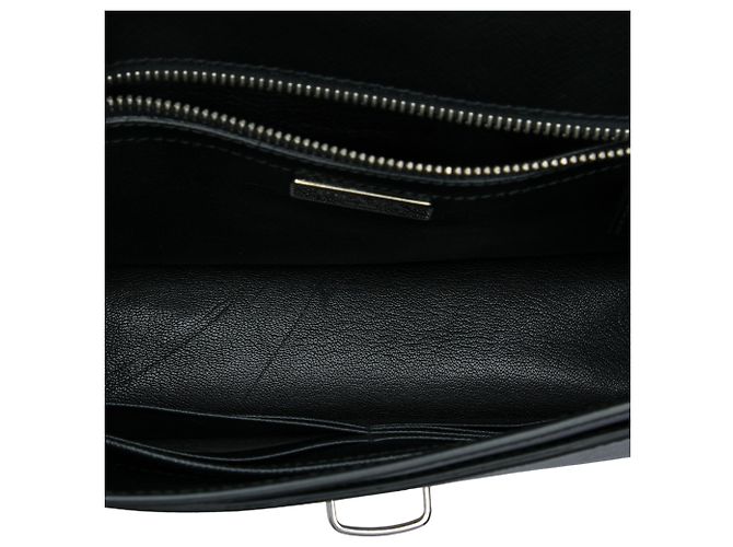 Pochette da polso Prada in Saffiano nero con borchie e chiusura push lock - vista 4