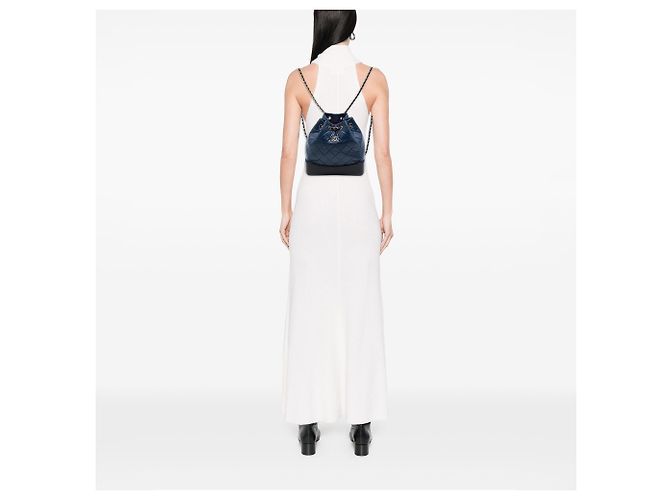Chanel Blue Small Bicolor Gabrielle Rucksack aus gestepptem Kalbsleder Blau - Ansicht 6