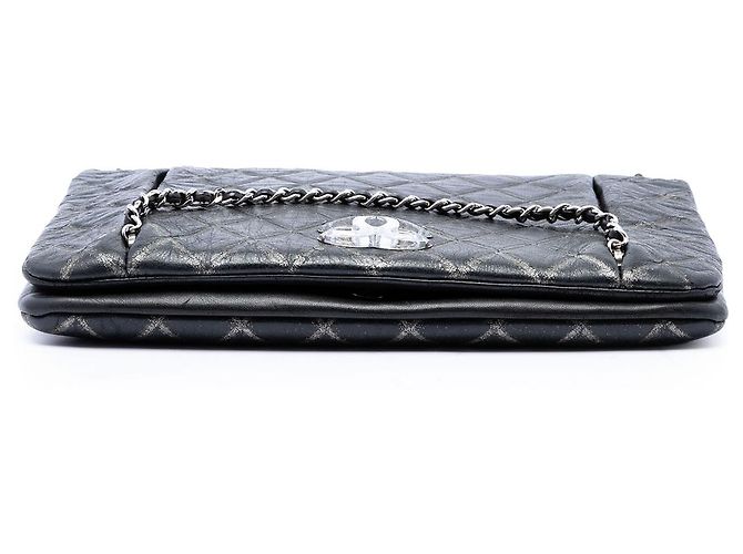 Chanel Black Quilted Metallic Distressed Lambskin CC Crystal Flap Nero - vista 3