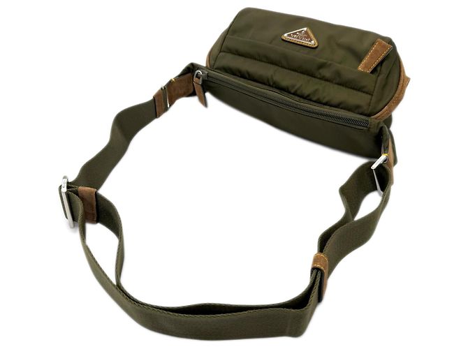 Bolsa Messenger Prada em Re-Nylon com acabamento em camurça marrom Caqui - vista 10