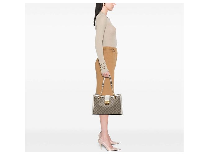Padlock Bolso Tote Gucci Beige Medium GG Supreme con Candado - vista 7