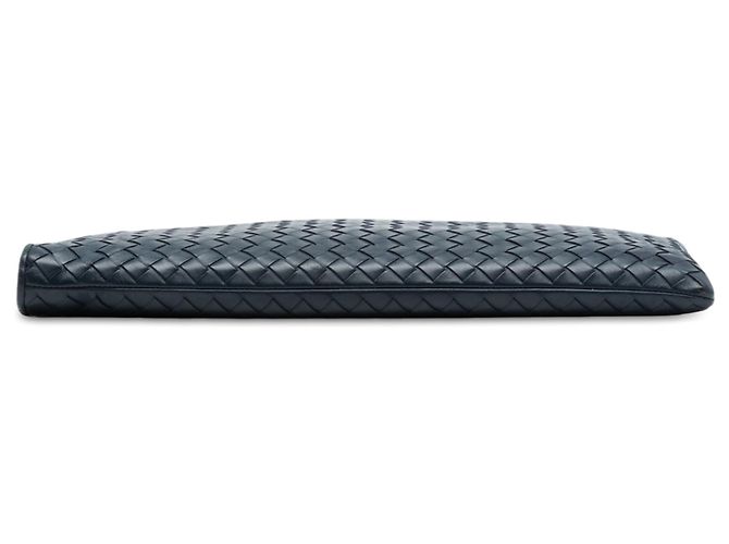 Clutch Bottega Veneta in Nappa Intrecciato blu - vista 3