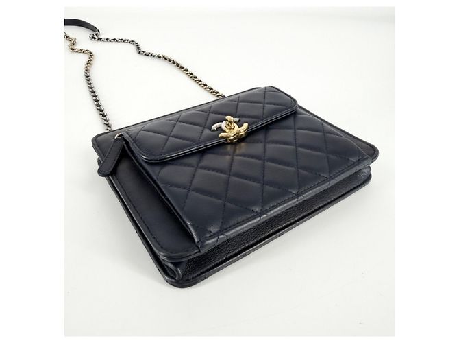 Borsa a tracolla Chanel Matelassé in pelle blu navy - vista 3