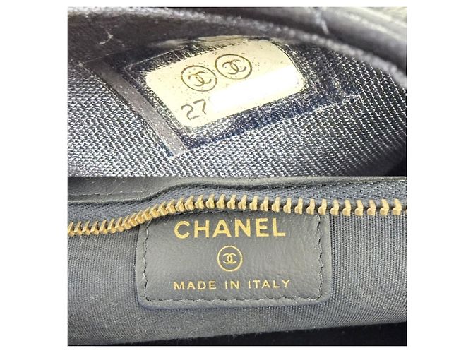 Borsa a tracolla Chanel Matelassé in pelle blu navy - vista 5