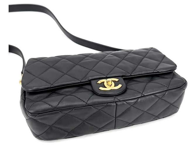 Borsa a tracolla Chanel Matelassé in pelle nera Nero - vista 3