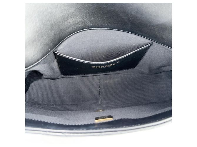 Borsa a tracolla Chanel Matelassé in pelle nera Nero - vista 4