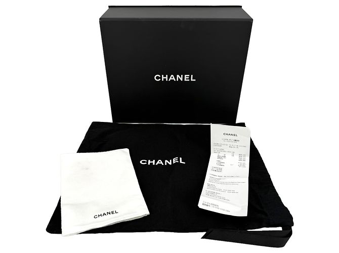 Borsa a tracolla Chanel Matelassé in pelle nera Nero - vista 9